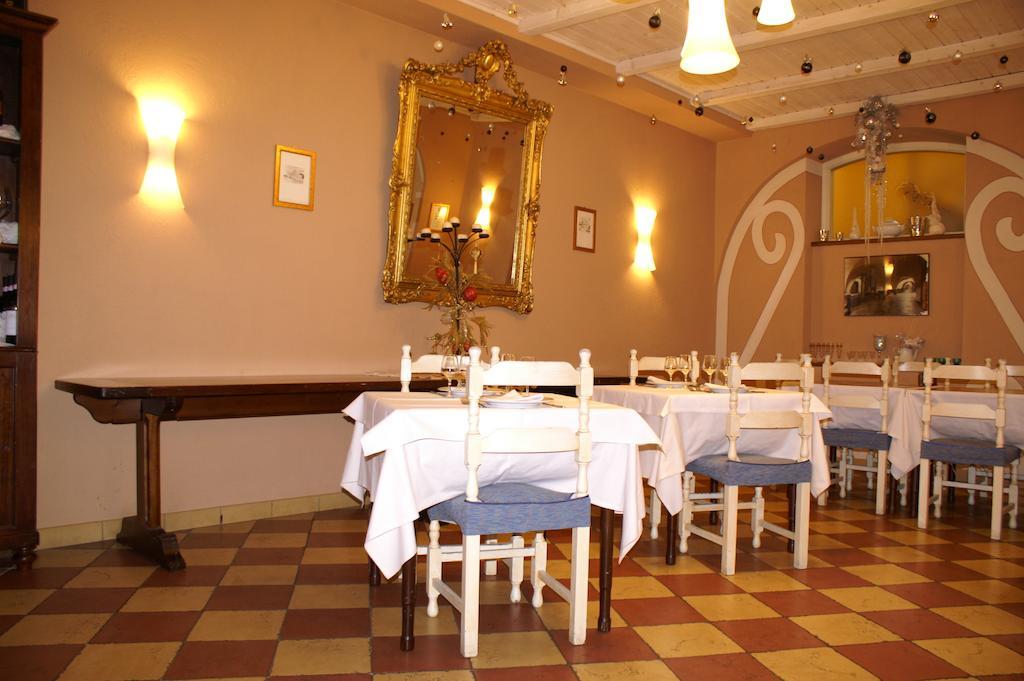 Hotel Porta Santa Maria Busca Bagian luar foto