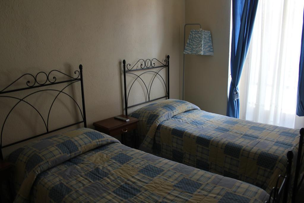 Hotel Porta Santa Maria Busca Ruang foto