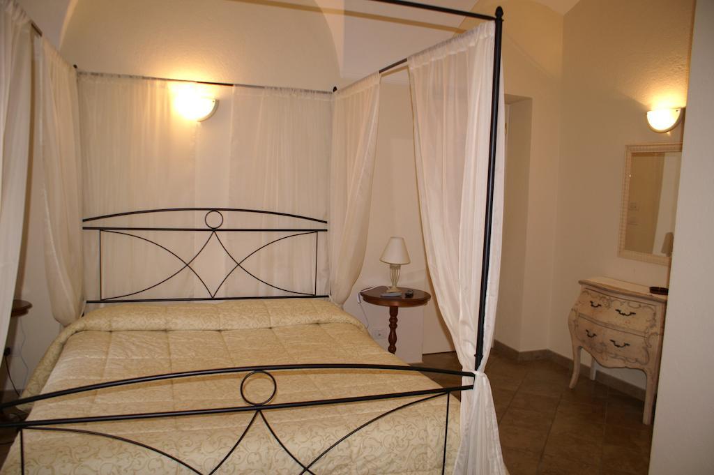 Hotel Porta Santa Maria Busca Ruang foto