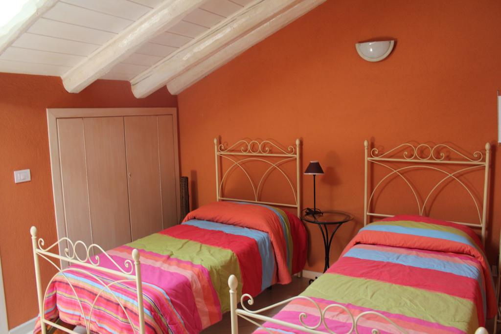 Hotel Porta Santa Maria Busca Ruang foto